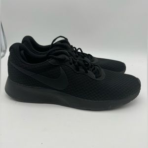Men’s Nike Black Tanjun sneakers shoes size 9
